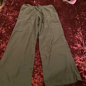 XS petite scrub pants, well loved and from a smoke free home! ✨😘make an offer!